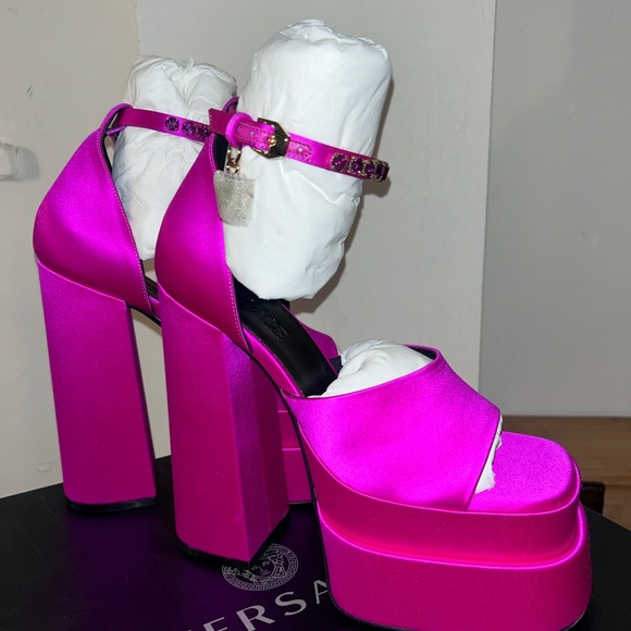 Medusa Aevitas Versace platform sandal in satin - Picture 4 of 4